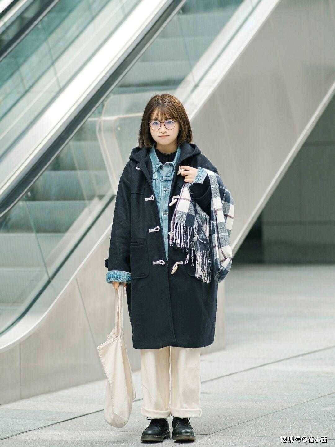 小个子 小个子入冬少穿“羽绒服”，建议多穿“大衣”，简约高级还耐看