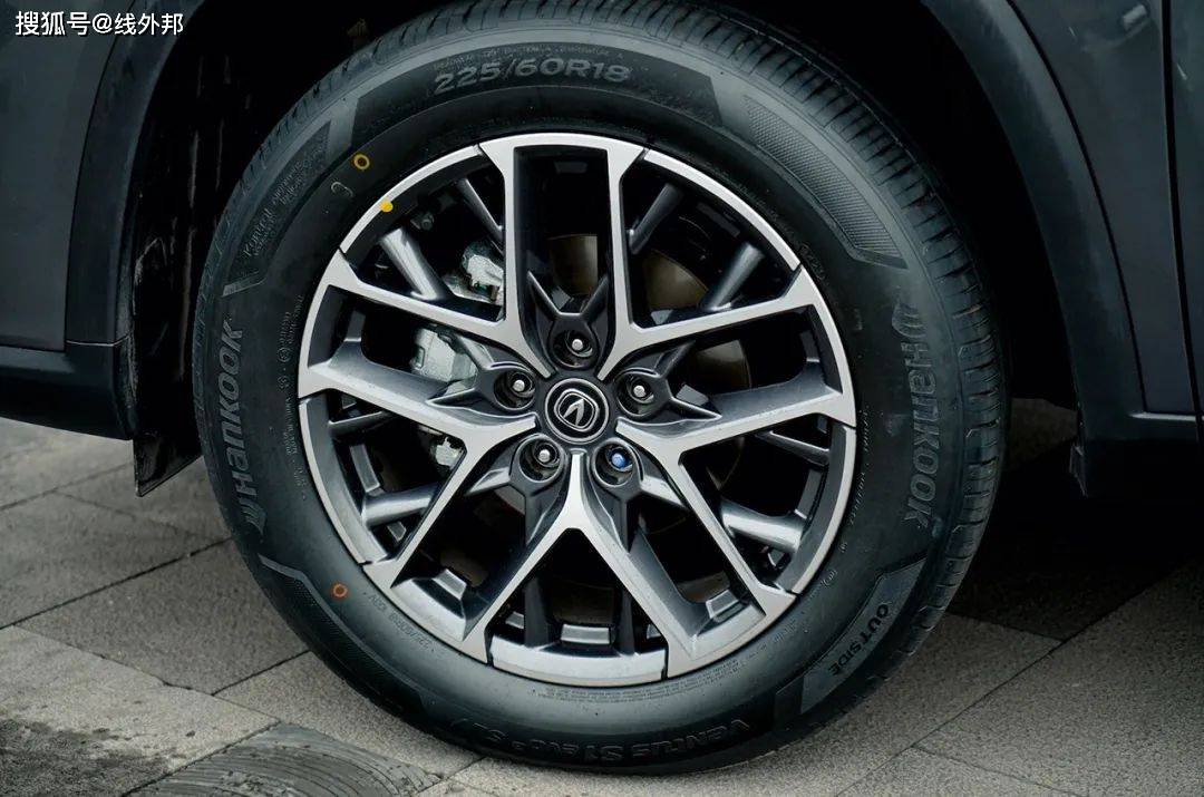 实拍第二代长安cs75plus两年就换代国字号suv为哪般