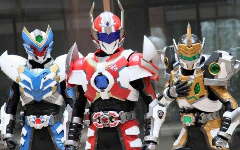 铠甲勇士经典变身台词？主要讲的什么故事？