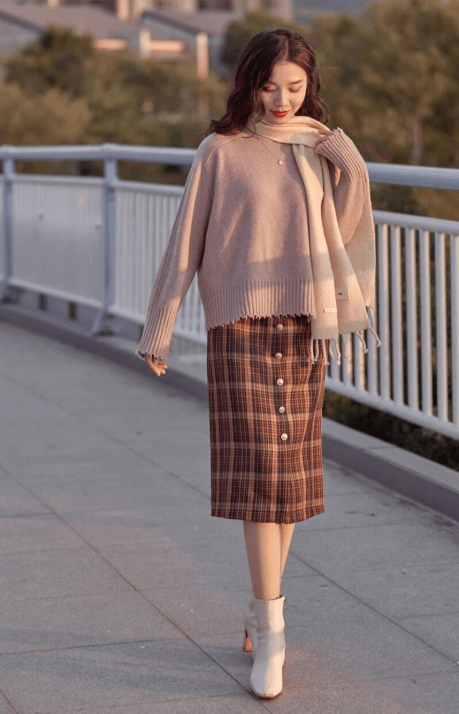 身材 冬天穿“小白靴”更惊艳，显瘦耐看还减龄，配大衣美极了！