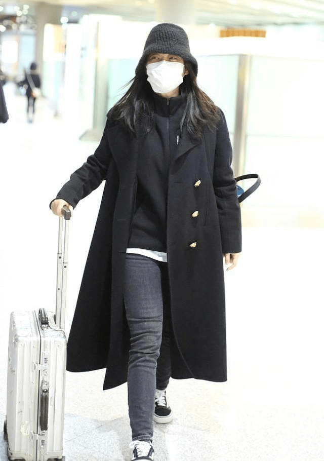 身材 为啥不到40的你穿衣不如46岁的梅婷?看懂她的大衣搭配就知道了