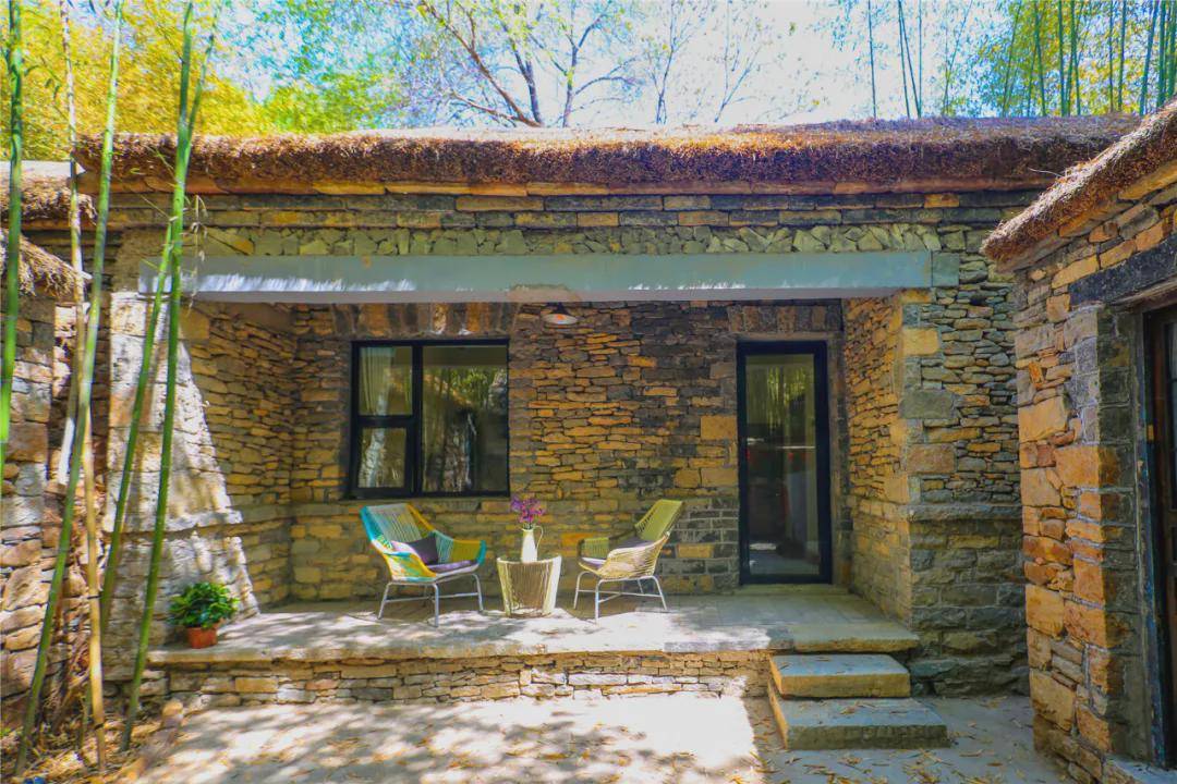 北方的冬天大雪纷飞,竹泉村·红石寨精品民宿里温暖如春!