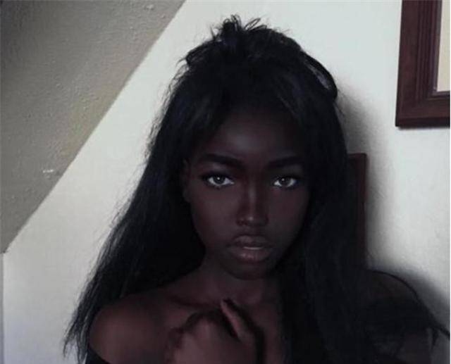 洛丽塔黑人女孩长相太美，被赞“非洲刘亦菲”火爆全球，坐拥粉丝30万