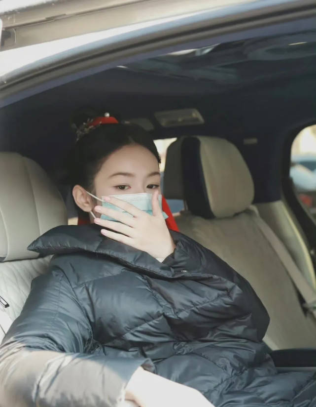 女郎|周也新剧开机，摇身一变成为“于女郎”，锁定爆款小花