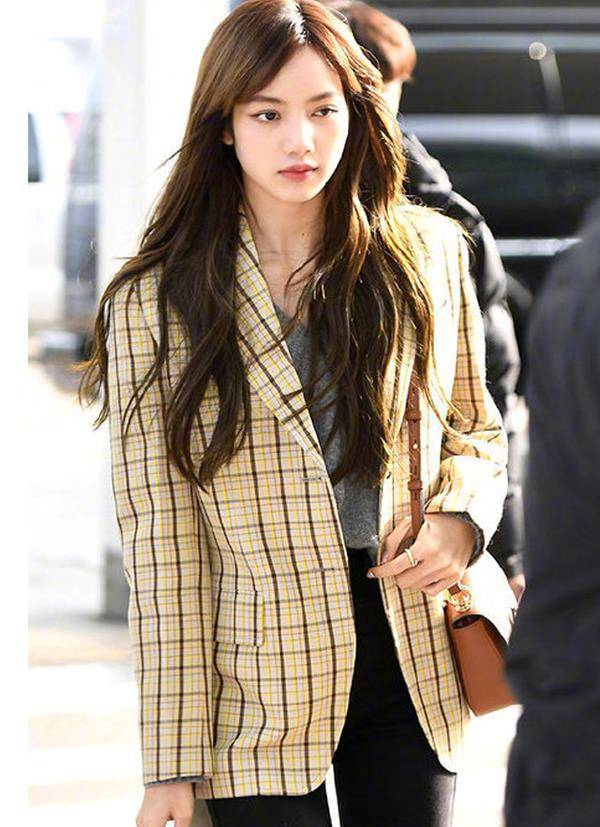 黄更淡 黄色怎么穿才显白？明星们亲自为你示范，争做2020春天最靓的仔