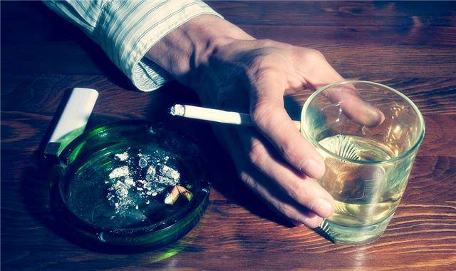 什么|肝脏不好，平时喝点酒，如何判断肝部到底是什么情况？看专家理解