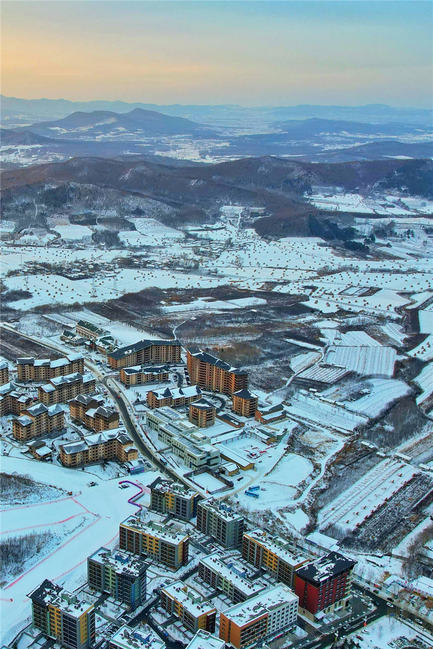 雪场|北纬43°上的黄金雪场，吉林市万科松花湖滑雪场，冬季滑雪的首选