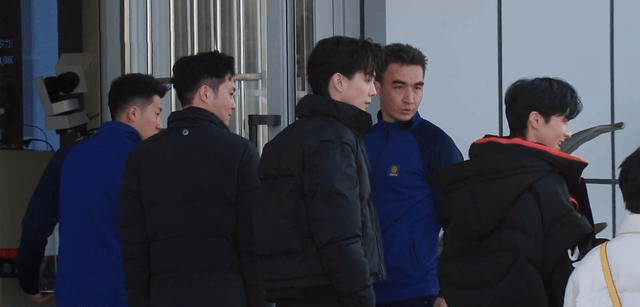 陈小春|《我们的滚烫人生》开播，高瀚宇乱说话被批评，陈小春早就说过他