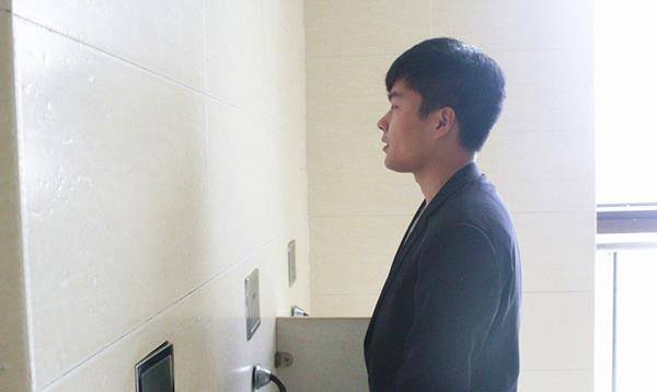 症状|肝脏变硬了，身体会“露出马脚”，晨起少做3事，肝脏更轻松