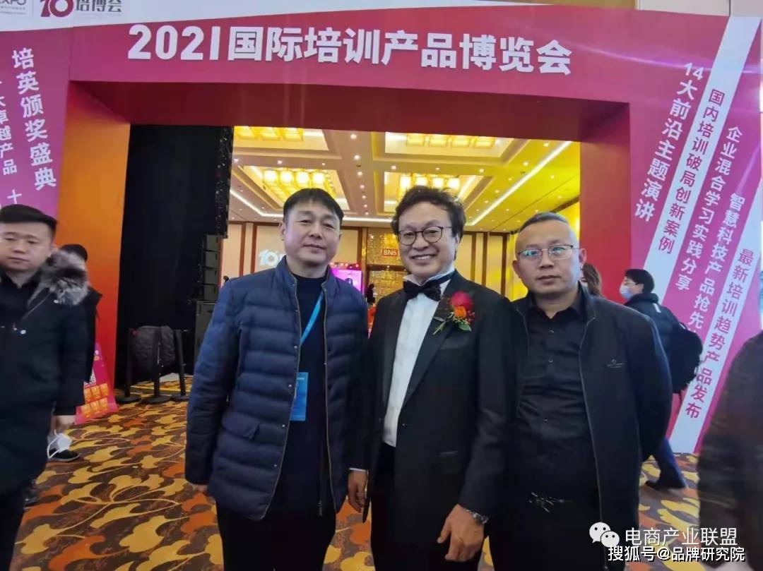 创始团队华风1949董事长余世维为【华风1949】代言70多岁的传奇大师近