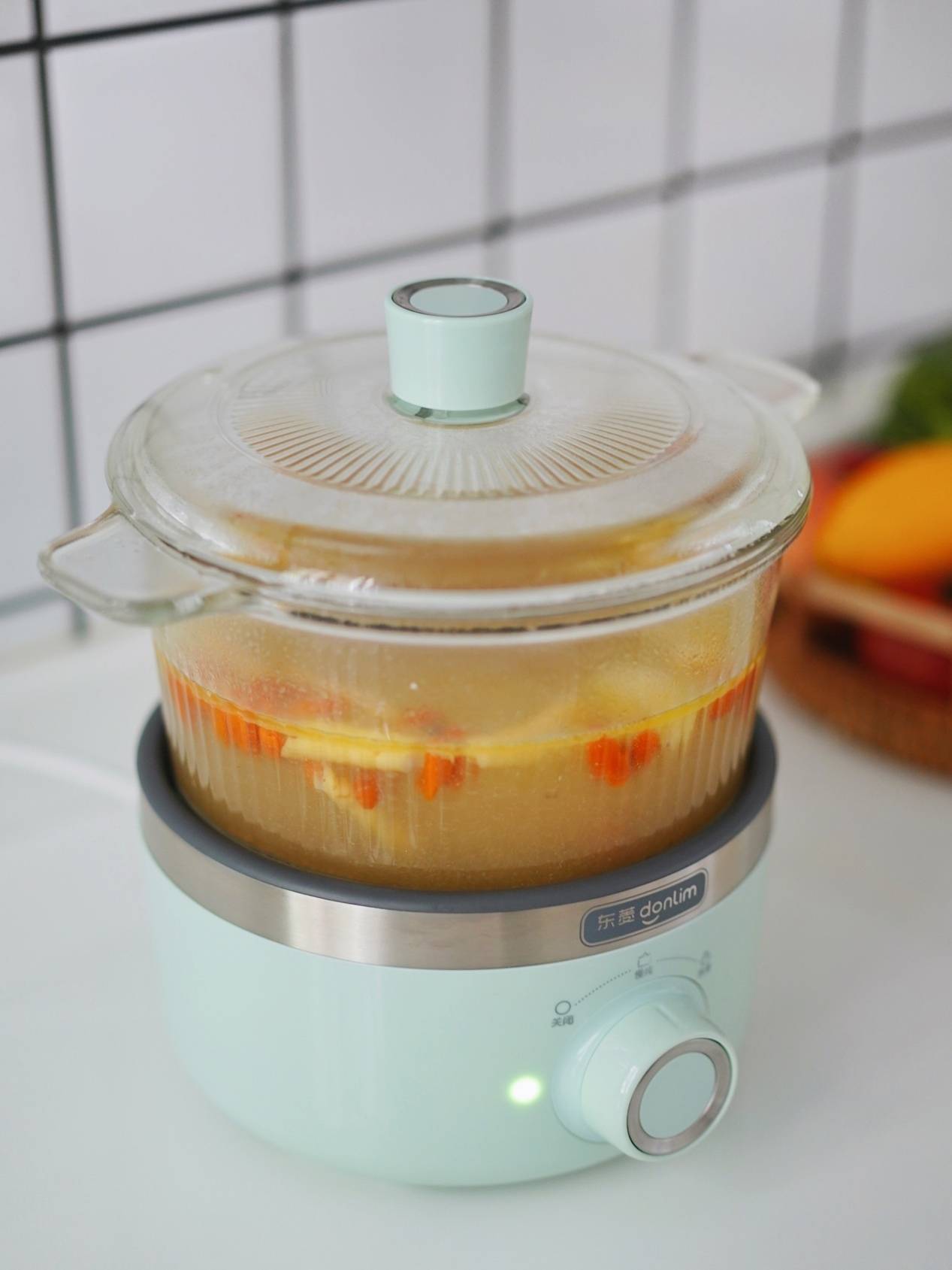 冬天手脚冰冷用东菱养生锅花式进补滋补又御寒