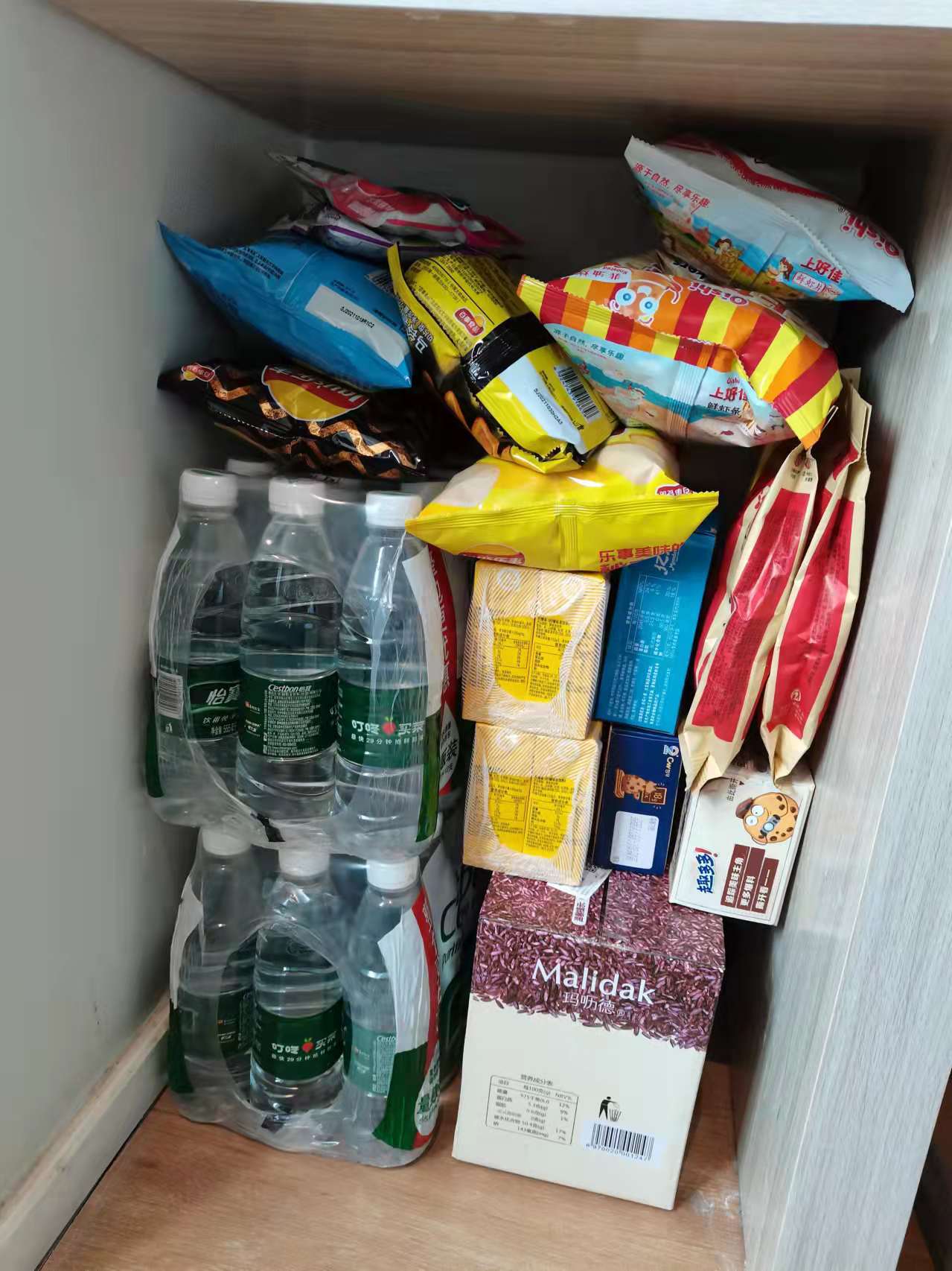 包子|我在上海被隔离，隔离餐有烤鸭，红烧肉，油焖大虾，每天不带重样