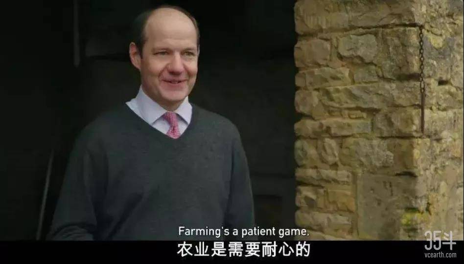 图5:克拉克森农场经纪人查理,图源:《克拉克森的农场》纪录片且行且看