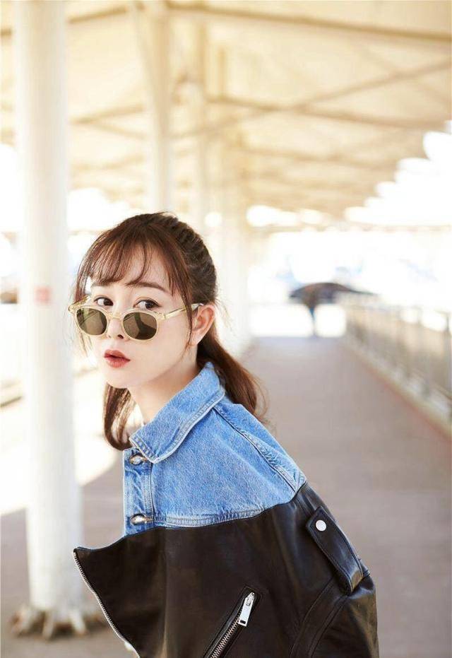 黑色 31岁张檬少女感十足，米色外套搭配军绿色T恤减龄时髦，活力满满