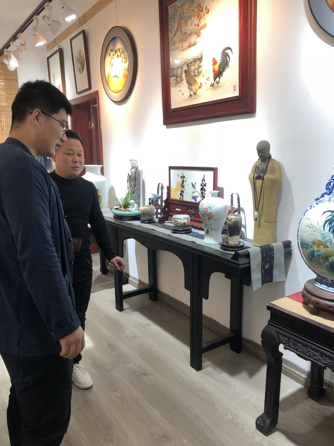 大御瓷器刘春生——闻鸡起舞巧绘瓷,一代"鸡王"终成真!