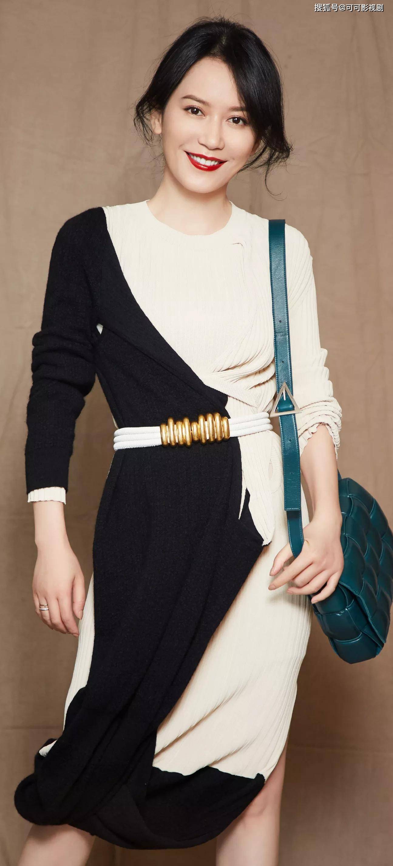 原创50岁俞飞鸿高清写真曝光颜值不低于20出头的小姑娘至今单身