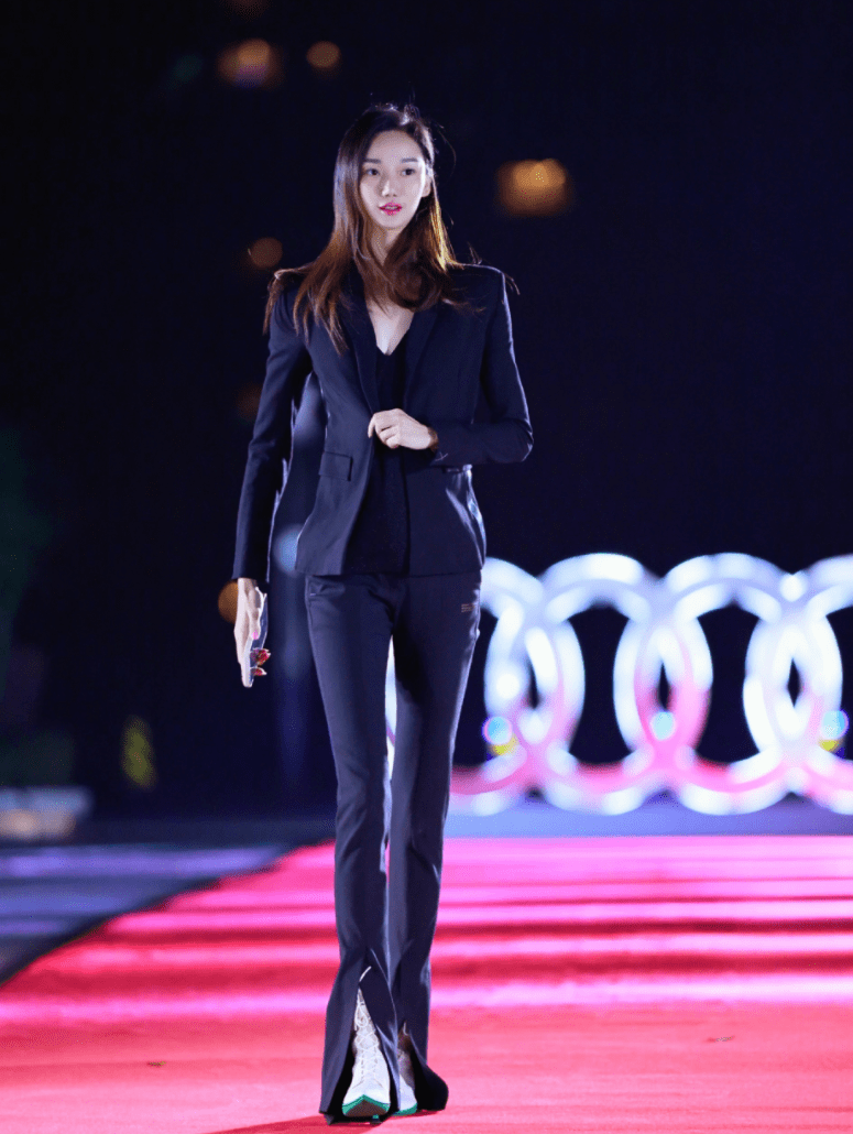 原创美翻了中国2大体坛女神晒照奥运冠军回应出道还是得训练