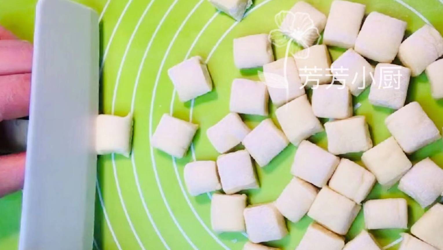 正方形|只需要一碗面粉2个鸡蛋,在家就能做零食,孩子喜欢比买的还好吃