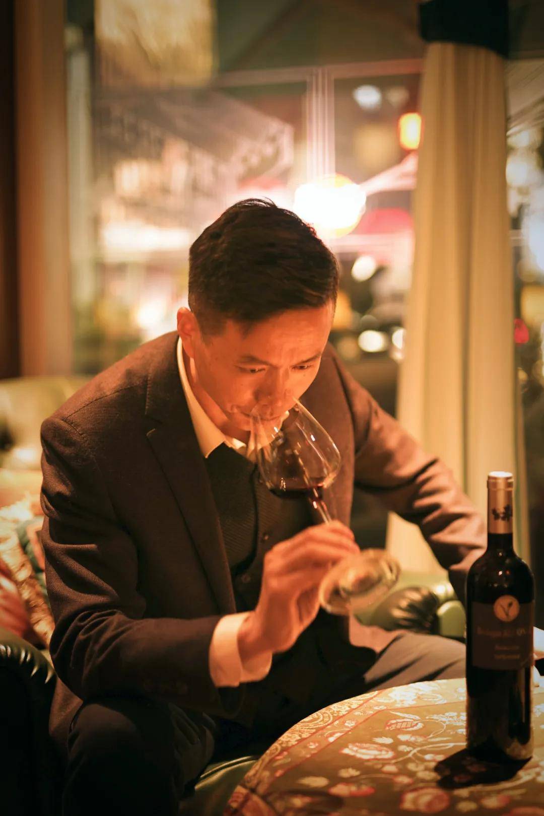 疫情|“封城”后的西安酒商，有人说出货量锐减，有人表示这几天要酒的朋友特别多