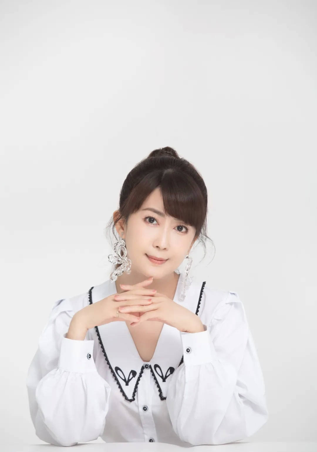 孟庭苇52岁生日照白纱公主裙仙气满满状态惹人羡