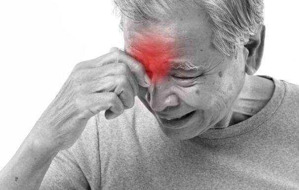 治疗|高血压不能忽视，若不控制，诱发4种并发症，造成的危害更大