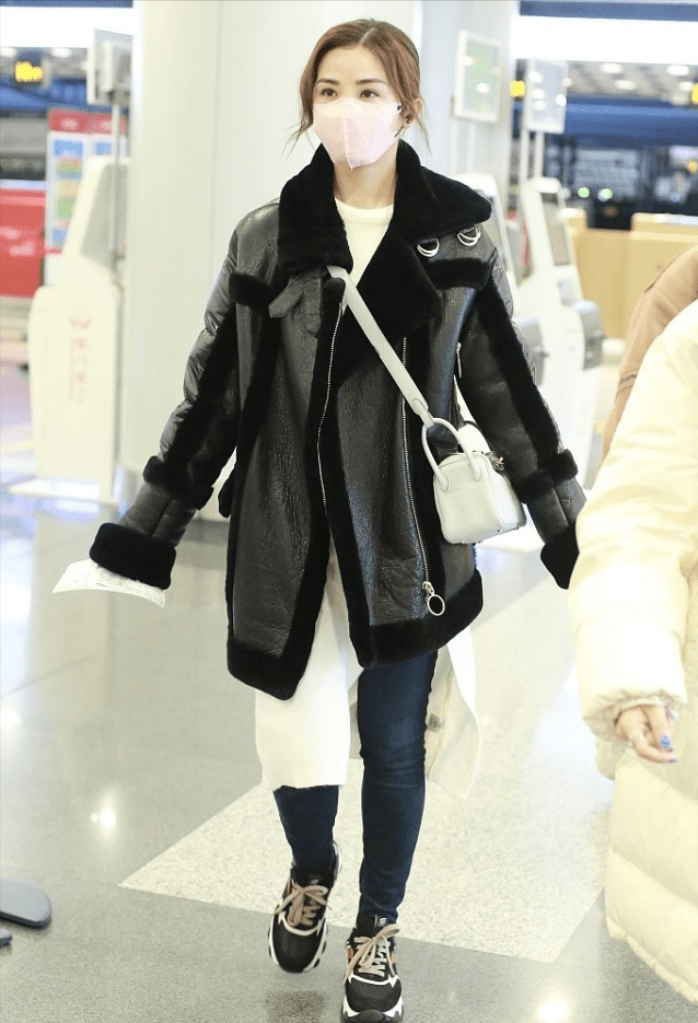 毛衣 阿娇阿Sa穿同款，搭配决定胜负，一个穿成棉袄，一个穿成潮装