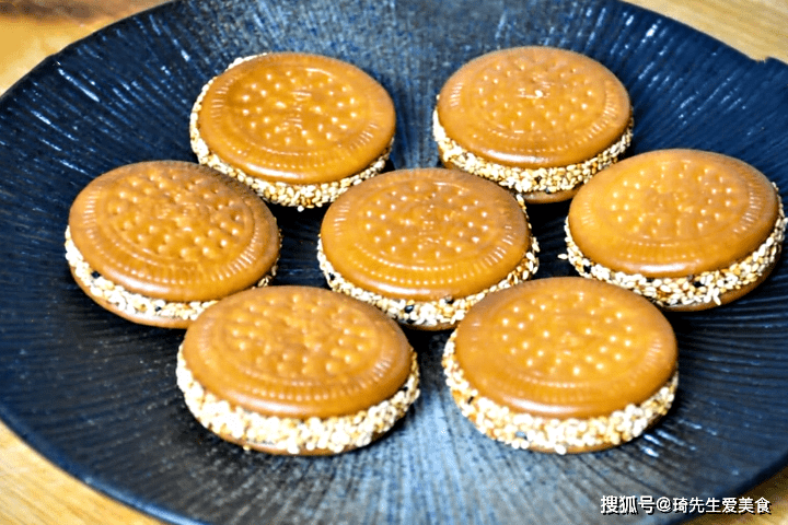 做法|天冷了,教你红薯新吃法,先搅后炸,香甜酥脆,一顿一盘不够吃