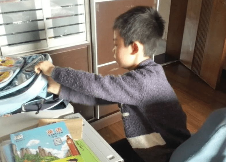 活动|又一童年回忆消失了,中小学不再提供这项服务,家长直言早该如此