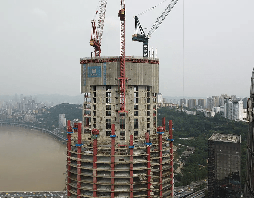 中国最具代表性的空中之城——重庆,正式迎来首座400米级的超高层