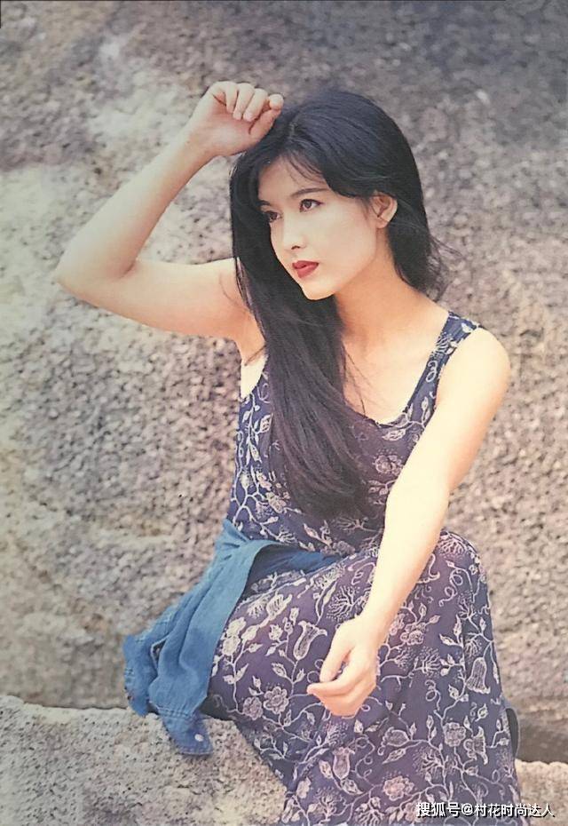 玉女 52岁周慧敏深夜爆照，不愧是“玉女掌门人”，穿“床单”这么好看