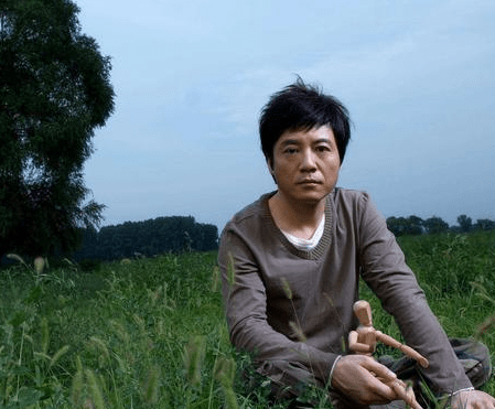 2006年,艾小慧在北京生下了属于她和李琛的孩子,当时母亲来北京帮忙