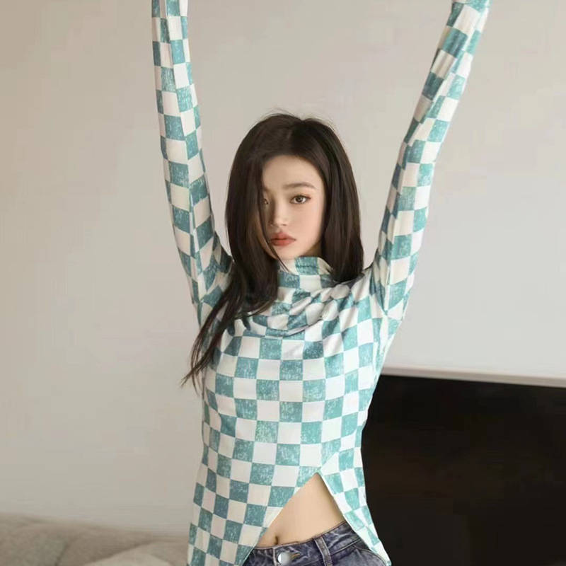 条纹 深灰色，第一眼就会让人觉得很有气质，棉麻的面料穿起来就会觉得比较轻薄透气