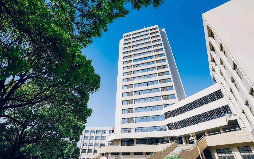 再获殊荣东华大学旭日工商管理学院荣获2021年度mba创新前沿院校奖项