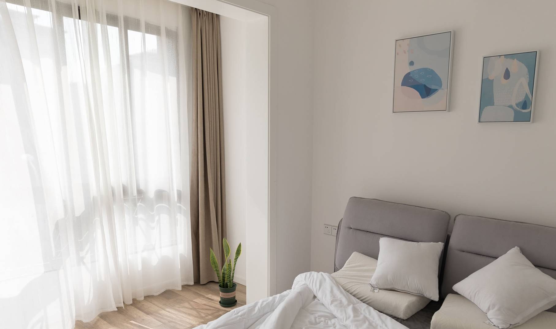 装饰画怎么挂好看又有高级感 d0b18d8854ae48c6aa69e075df16c47e.jpeg