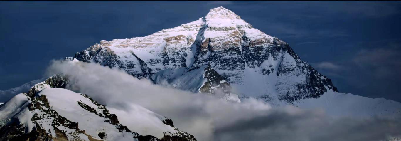 《攀登者》：吴京十五年时间，只为等待一场证明自己的登山之旅