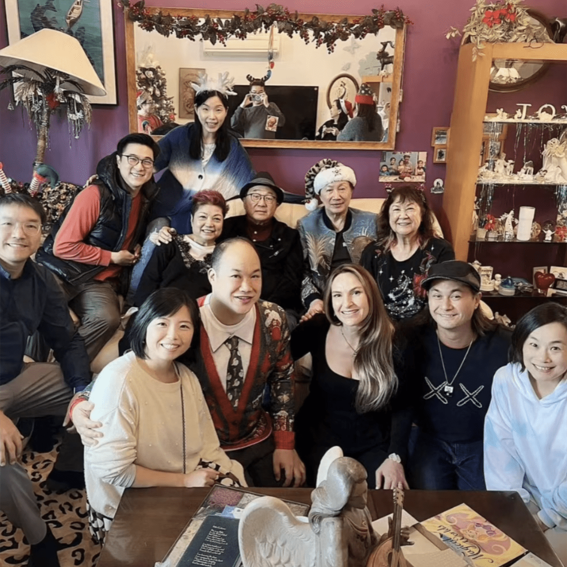 妻子之外,两个儿子许怀谷,许怀欣以及两个儿媳,孙子,孙女都有惊喜亮相