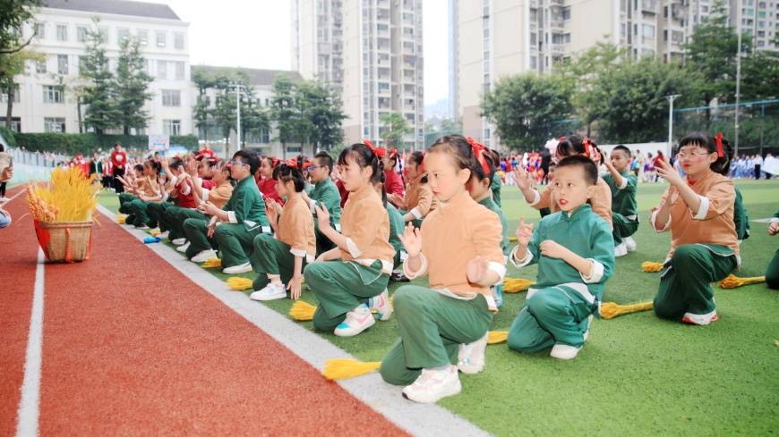 步伐|福州市融侨小学：超萌超酷！体艺节开幕式燃爆