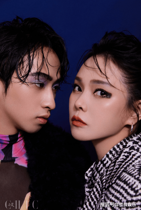 pose 伊能静儿子不惧争议再穿女装，长发浓妆配修身裙，举手投足超自信