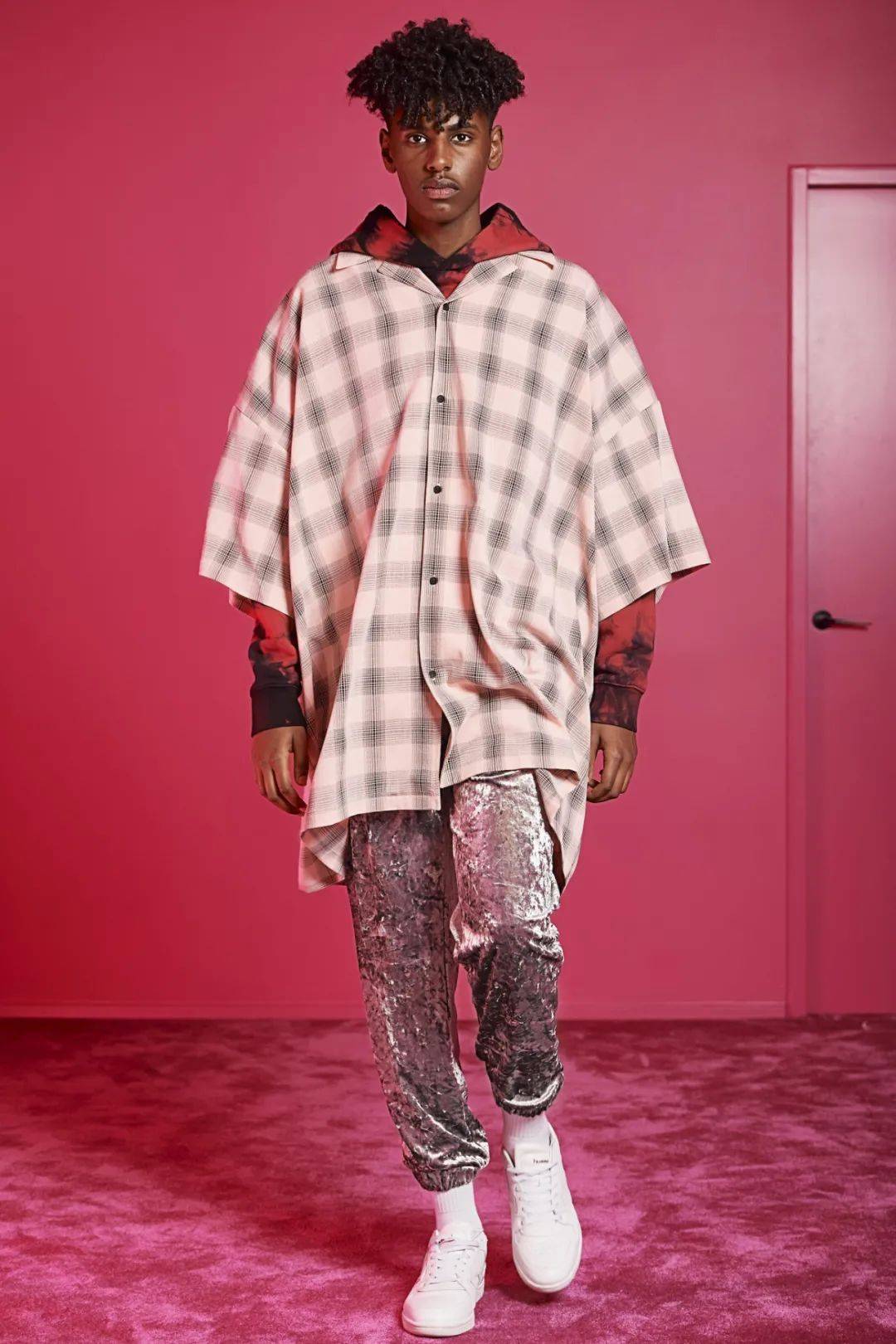 卫衣 Astrid Andersen 2021秋冬，轮廓与奢华上回归本源，时尚欲望的变化