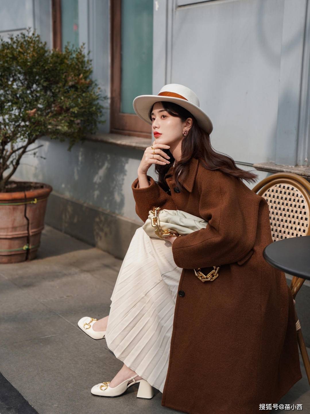 美眉 身高160cm左右的普通人，穿“大衣”要注意细节，才能显高又显瘦