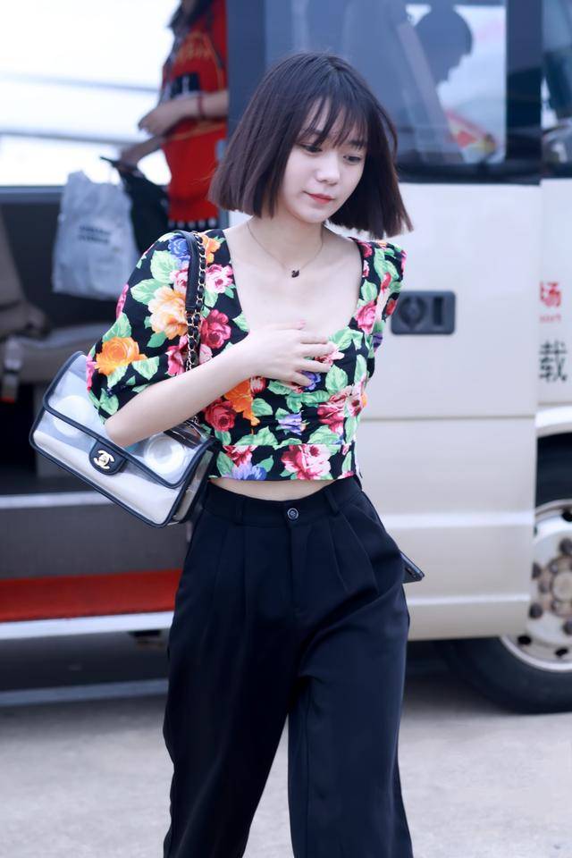 段奥娟瘦了颜值美回新高度,牛仔服杂志大片超有气势,霸气又时髦_身材