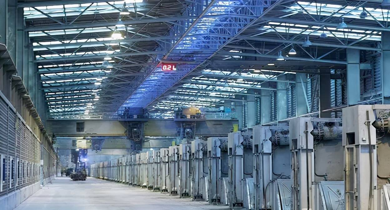 工会代表laurent geeraert说,铝是最耗能的工业金属之一,电价飙升迫使