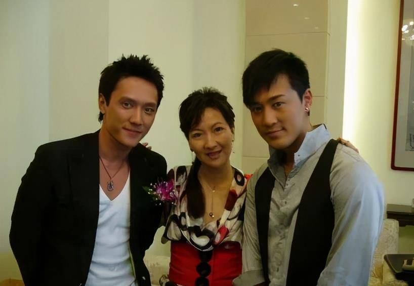 原创杨怡罗仲谦夫妇宣布改名被质疑是想生儿子网友太迷信了