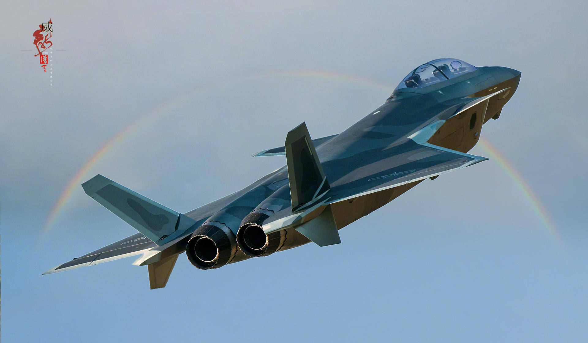 双座型歼20s试飞是教练机还是攻击机简单分析其将扮演的角色