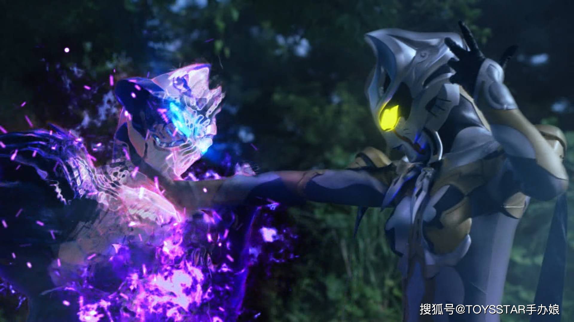 达阿贡终于理解了人类的强大,但是体内不断侵蚀他的黑暗让他暴走