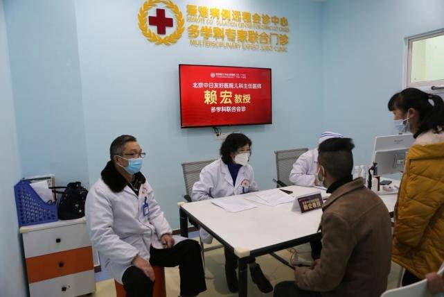 12月26至27日北京医院赖宏专家在贵州红十字会儿童医院为患儿们会诊