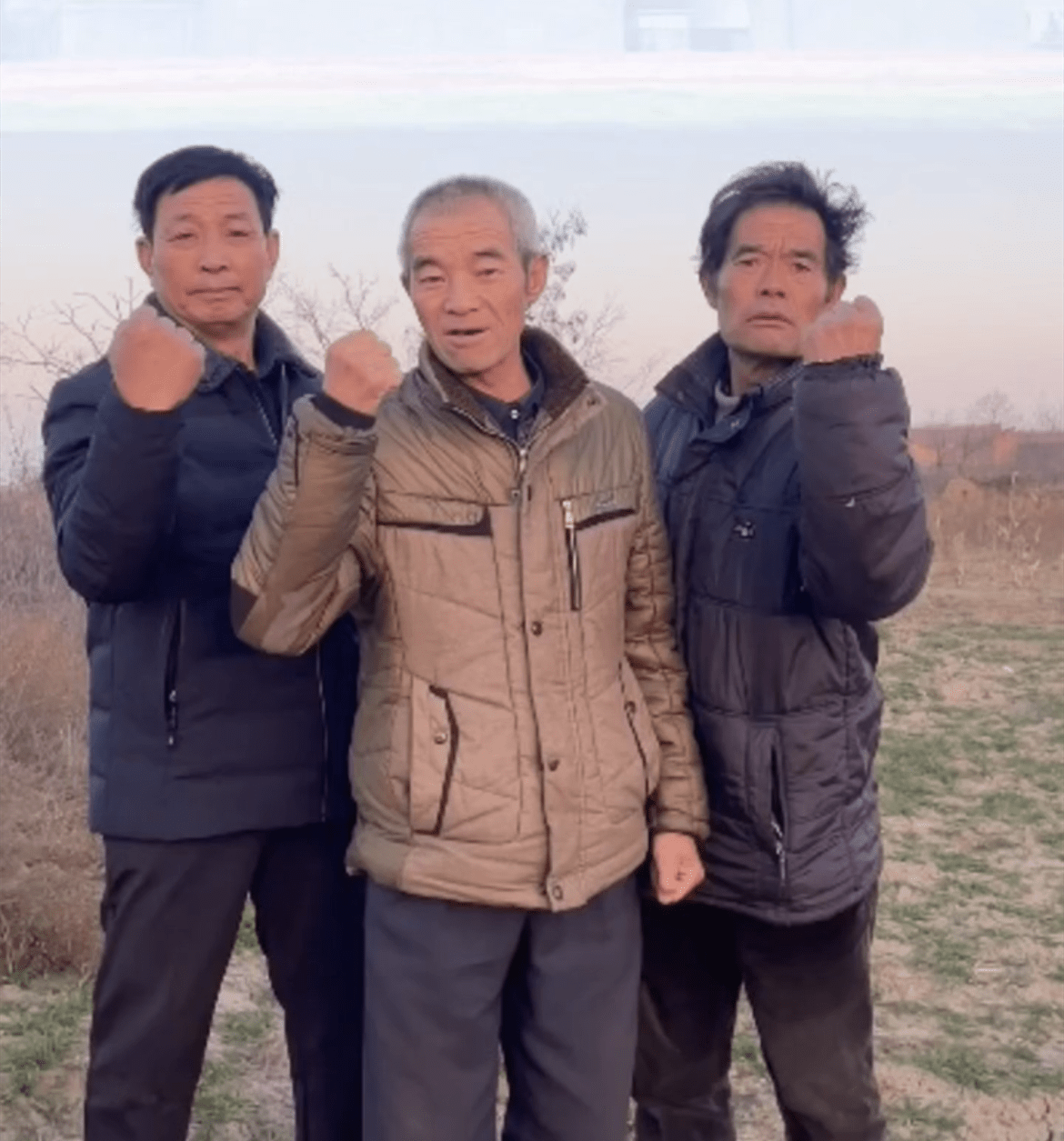 据悉"三根葱"团队虽然表面看起来是三个老人,但实际上背后还有两个