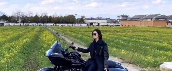 李民基图片歌手陈思思表示自己很幸运从广东歌坛走出的主
