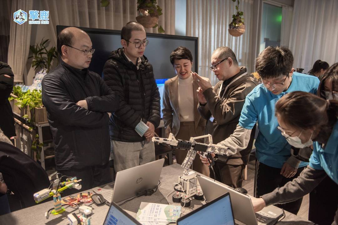 传统|擎鹿交互式人工智能课程系统正式发布