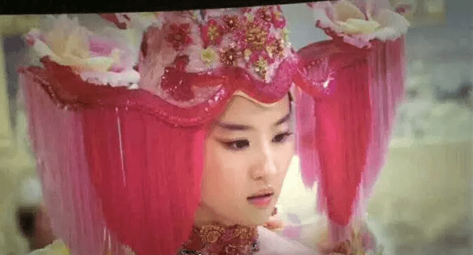 发型头上能干这么多事！女明星奇葩发型数不完，丑拒，但笑得捂不住嘴
